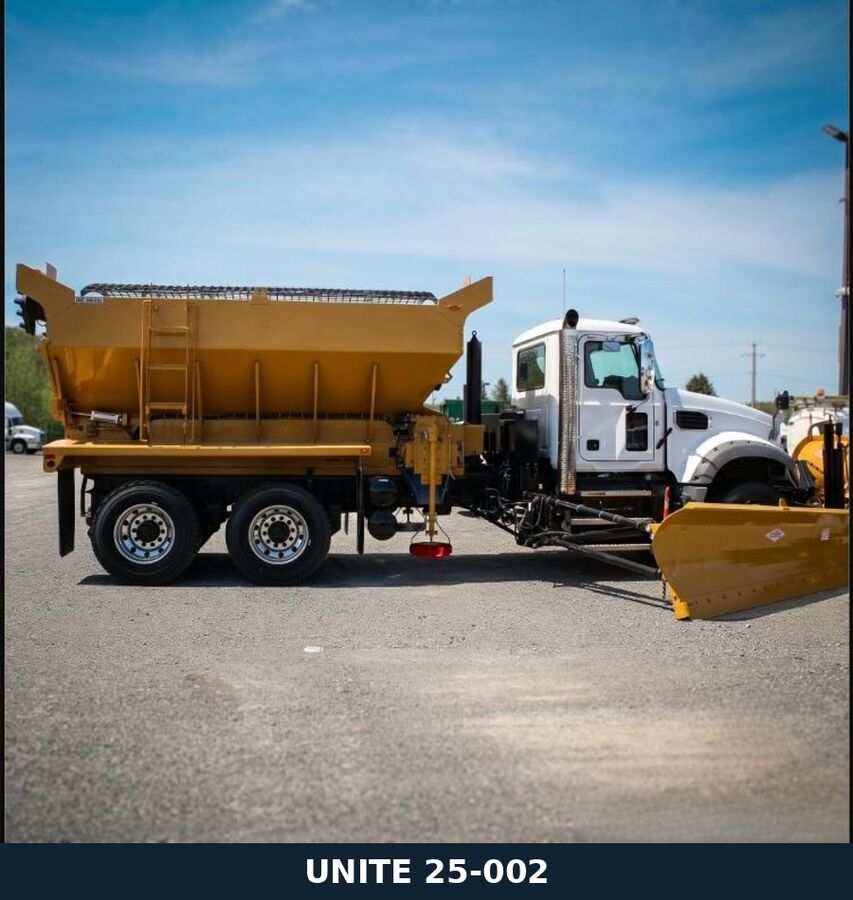 <p><span>Mack GR64F neuf de 2025, unité 25-002. Ensemble complet de déneigement Côté et Fils incluant un épandeur. Moteur MP8 13 litres 455 HP, transmission Allison 4500 RDS automatique 6 vitesses, essieux Mack (avant) et Meritor (arrière), roues Alcoa aluminium poli.</span></p>