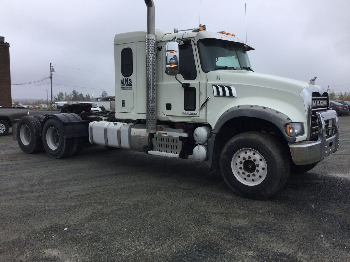 Mack GU713, 2016 , 659,766 km, 9,708 hours, Wet line, Engine MP8 Mack 13 L, Heavy Spec.
Front Axle 18,000 lbs, Rear Axlec 46,000 lbs, 18 speed manual transmission, 240