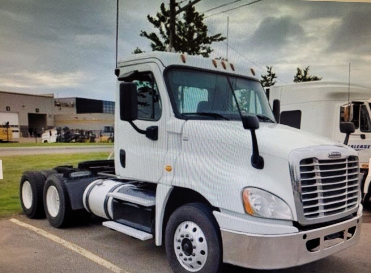 <p>#2612 2016 Freightliner Cascadia, Cummins ISX 450HP with jake, 13 Speed Manual Transmission, 4.10 Gear Ratio, Axle ratings 14600lb Fronts 46000lb Rears, No Locks, Air brakes, Air Ride Suspension, 11R22.5 Tires (70% remaining), bud steel wheels, 187
